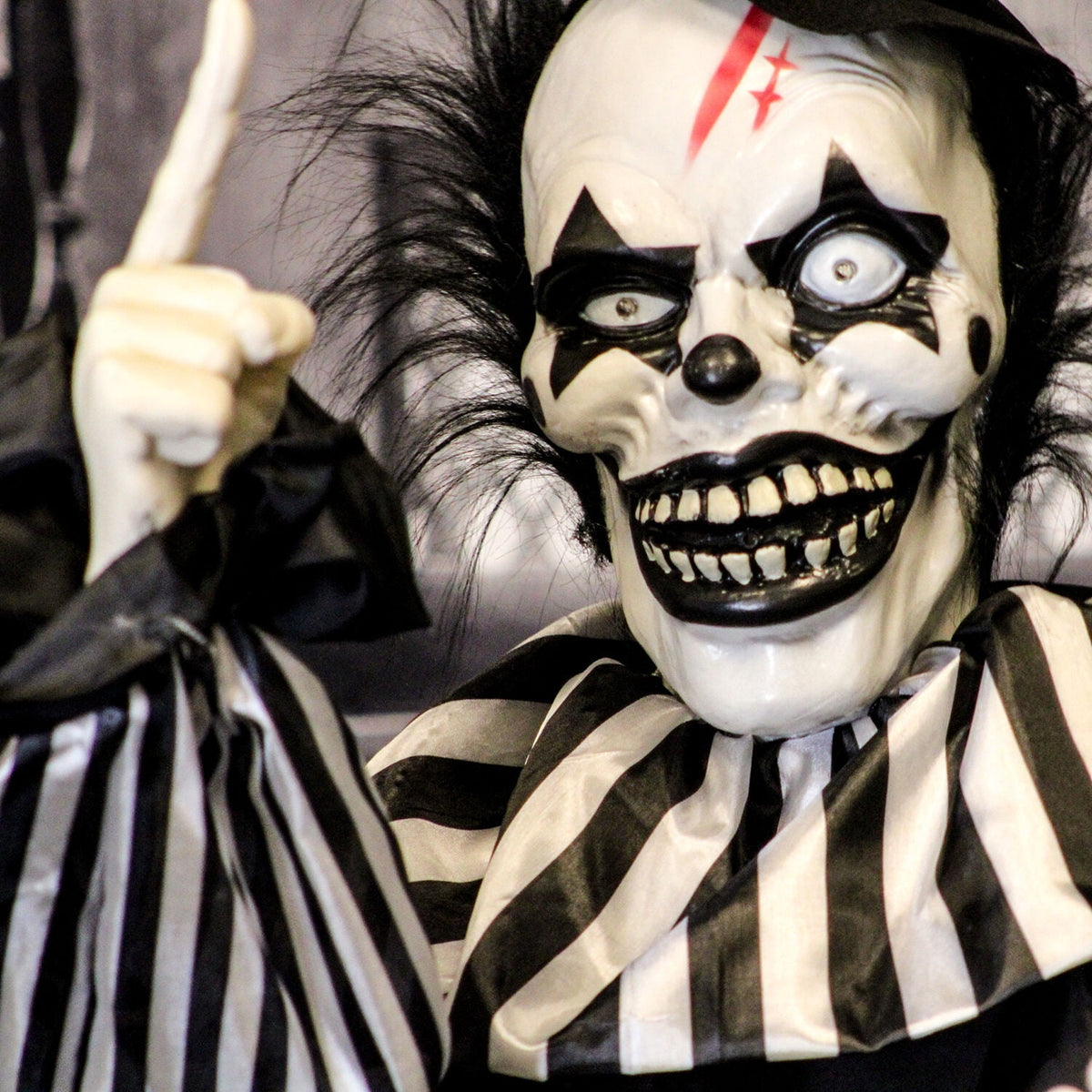 Witchwood™ 1.8 ft Groundbreaker Clown-Vile, Halloween Decoration, Multi-Color, HHFJCLOWN-2LSA